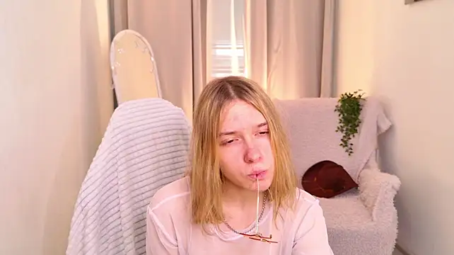MilanaRayy live cam on StripChat
