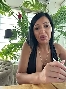 ReynaMorel live cam on StripChat