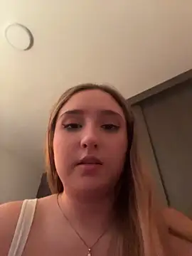 MoraInFire live cam on StripChat