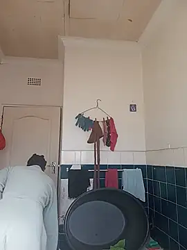 sluttylaura21 webcam