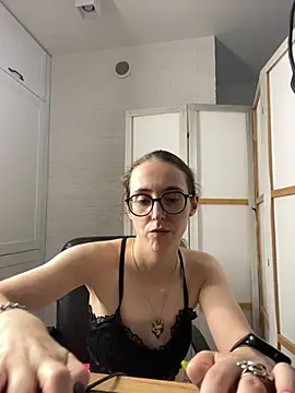 MartiniiSelenna live cam on StripChat