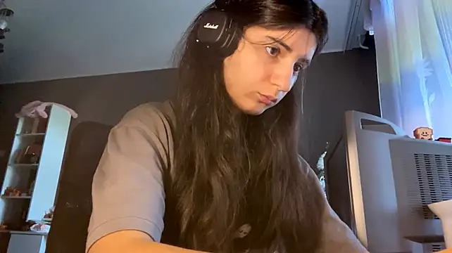 MindaHallmon live cam on StripChat