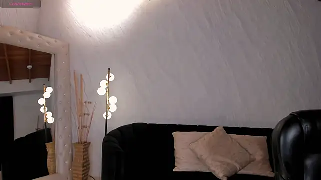 KayraLanne live cam on StripChat