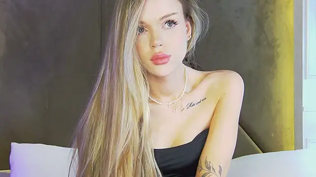 MarilynNova live cam on StripChat