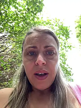 ladywithbigass live cam on StripChat
