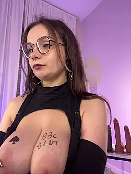 oopsie_boobsie live cam on StripChat