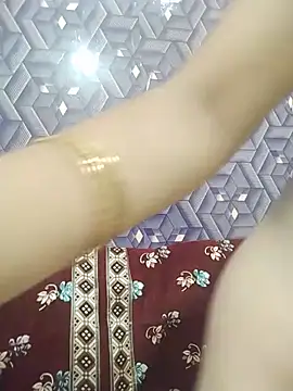 Queen_Rosyy live cam on StripChat