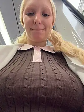 Elfi_InPublic live cam on StripChat
