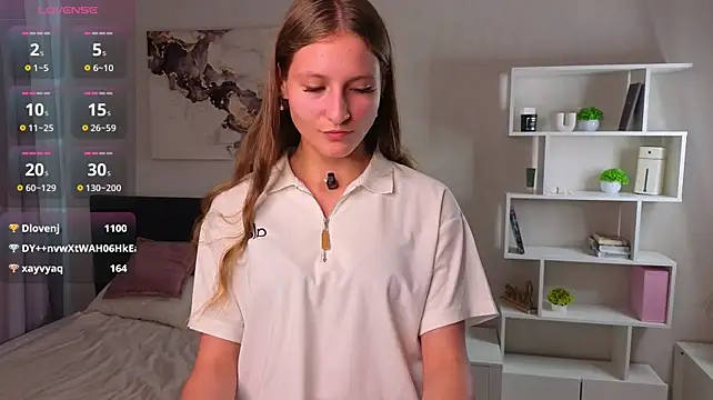 ErinnReburn live cam on StripChat