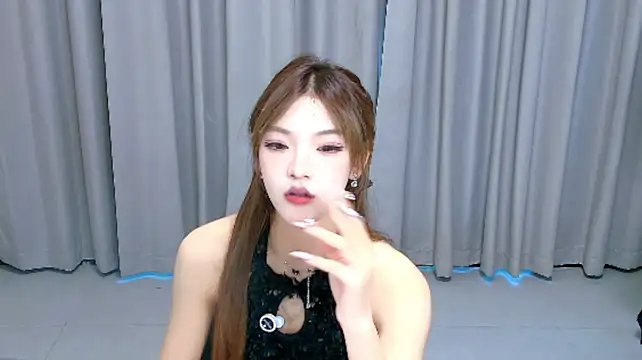 RunYan-888 live cam on StripChat