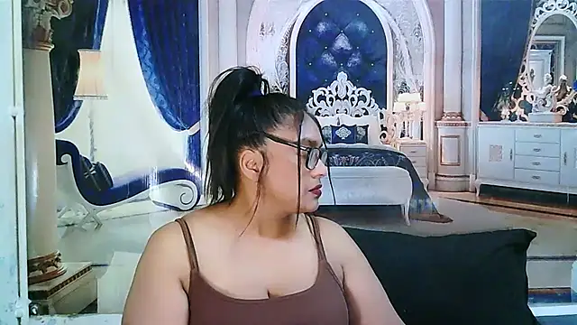 IndiaBlackPanther live cam on StripChat