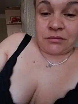LittleFlower777 live cam on StripChat