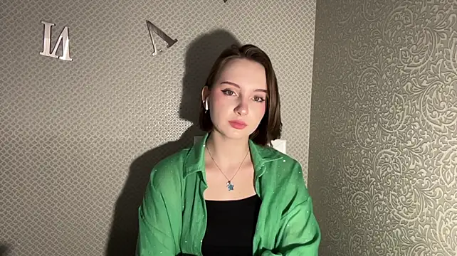 LovieClausing live cam on StripChat