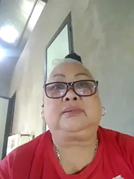 YourMomy- live cam on StripChat