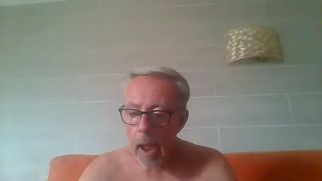 tuggy59 live cam on StripChat