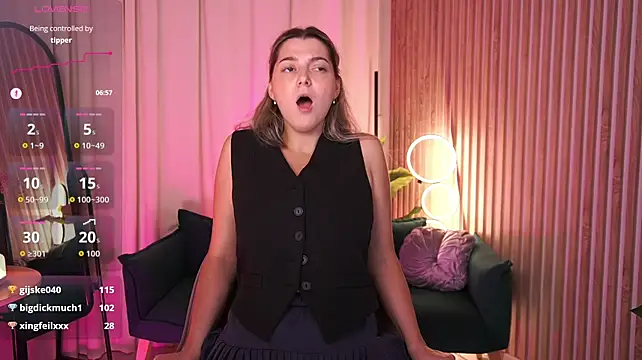 LucreciaStorm webcam