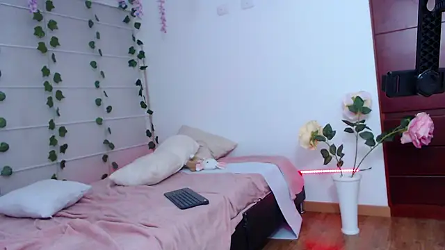 sarabubbie (Ask my age) - Get naked