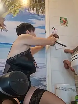 lucillabollente (F mature) - Dildo Pussy on the door!🥵😈💦