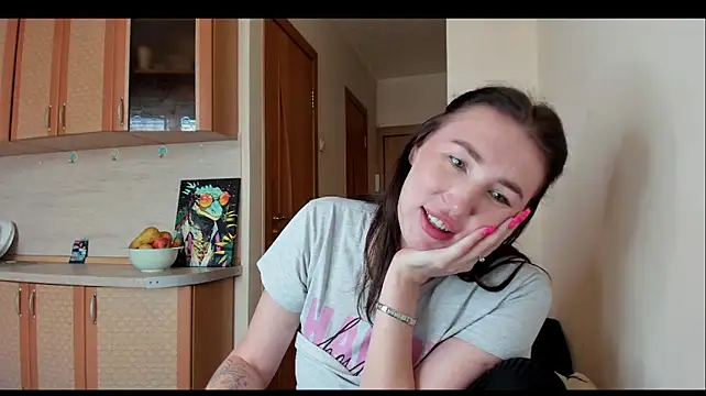 milana_lovee (Ask my age) - Take off your T-shirt