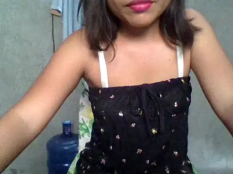 Sweet_lunapinay22 live cam on StripChat