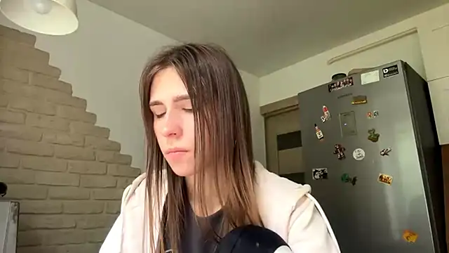 ZaraGuyette live cam on StripChat