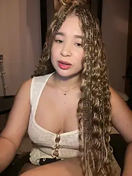 bella_parisi live cam on StripChat