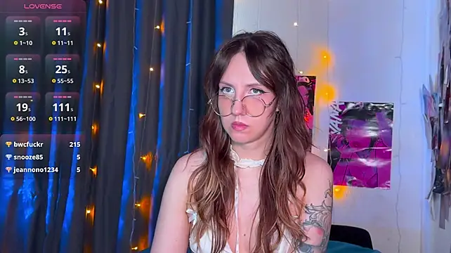 ViolettMo0n live cam on StripChat