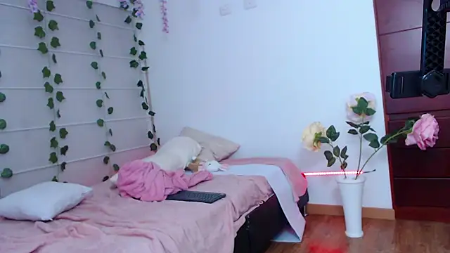 sarabubbie (Ask my age) - Get naked