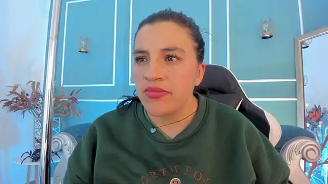 TaraTaylorr live cam on StripChat