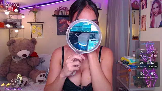 izabella_moore live cam on StripChat