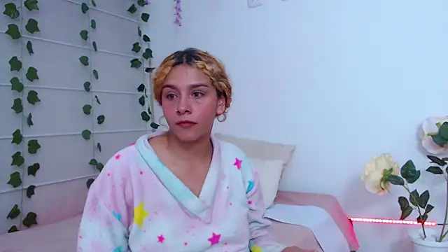 sarabubbie (Ask my age) - Get naked