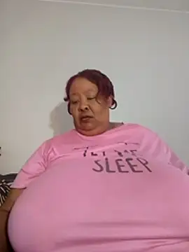 nancy111 (F milf) - Make me squit and cum on my toy