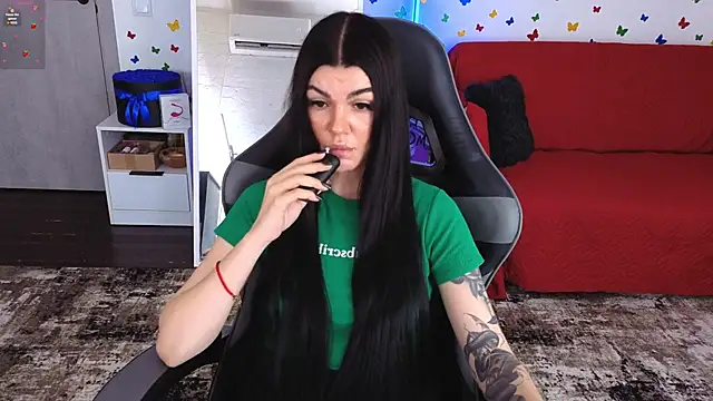 AnacondaOnn live cam on StripChat