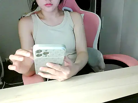 lucienguyen live cam on StripChat