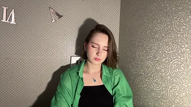 LovieClausing live cam on StripChat