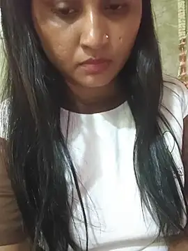 Tridha_2 live cam on StripChat