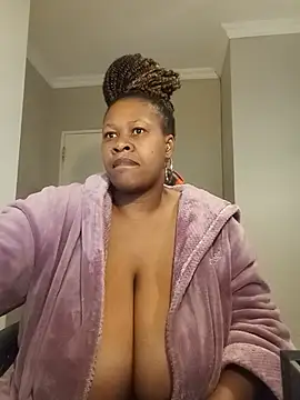 bustylisa1983 (F milf) - PLZ  SPOIL ME ITS MY BIRHDAY MONTH