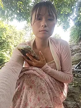 Linda-yiyi live webcam