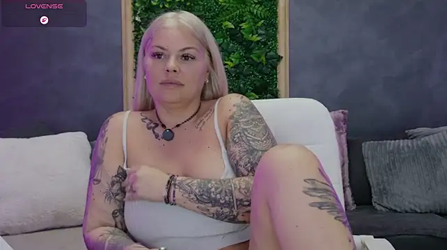 Issa_Jo live webcam