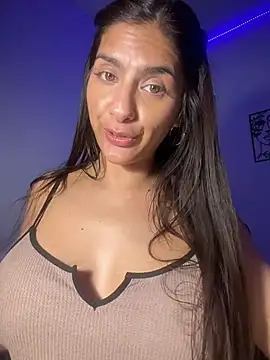 Webcam Model(chicachocolate01) is live