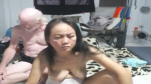 1CuteAndSexy69 live cam on StripChat