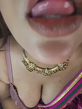 callmeshreya live sex cam