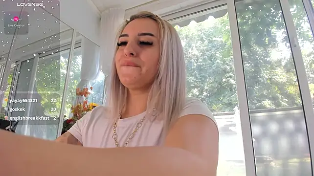 Ella_Vee