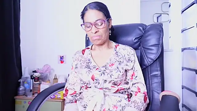 Aries_Mature webcam