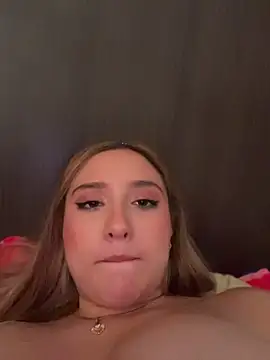 MoraInFire live cam on StripChat