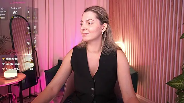 LucreciaStorm live cam on StripChat