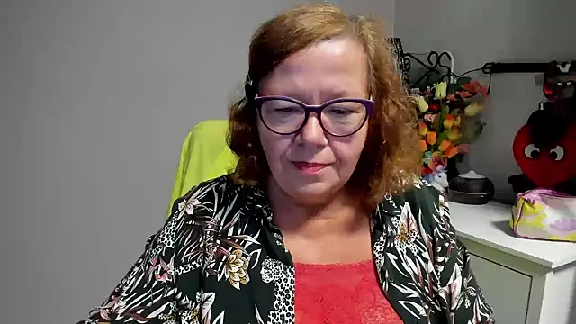 Adelewildx live cam on StripChat