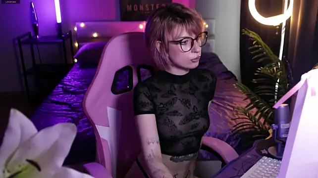_Moonlight_t live cam on StripChat