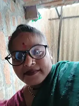 Manbi_bhabi live cam on StripChat