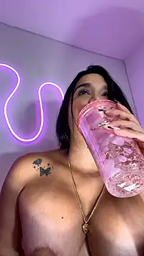 Miss-lyra live cam on StripChat